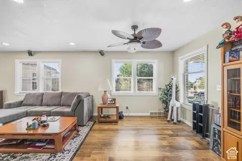 Living - 86 N 300 E, Fairview, UT 84629 photo 2 of 3