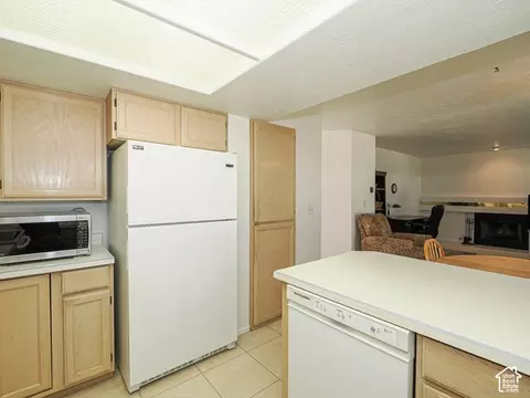 Kitchen - 2081 E Rainbow Point Dr, Holladay, UT 84124 photo 4 of 5
