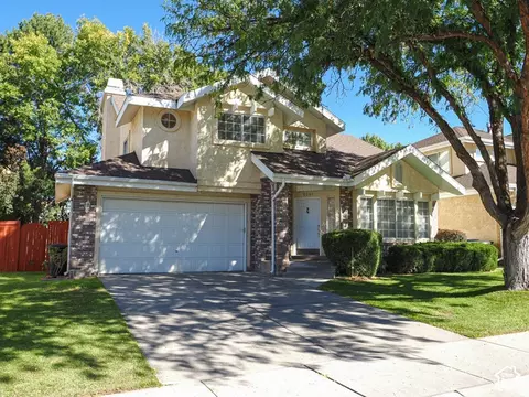 Exterior - 2081 E Rainbow Point Dr, Holladay, UT 84124 photo 4 of 9