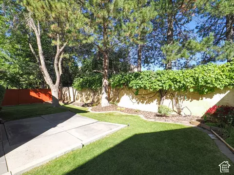 Exterior - 2081 E Rainbow Point Dr, Holladay, UT 84124 photo 9 of 9