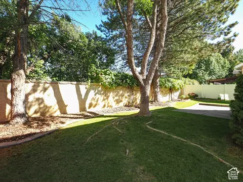 Exterior - 2081 E Rainbow Point Dr, Holladay, UT 84124 photo 8 of 9