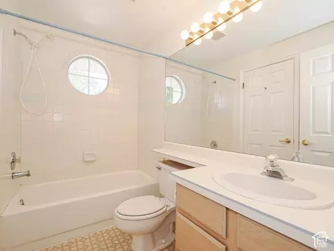 Bath - 2081 E Rainbow Point Dr, Holladay, UT 84124 photo 5 of 6
