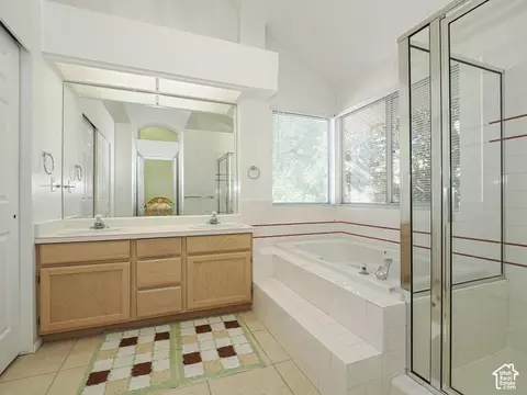 Bath - 2081 E Rainbow Point Dr, Holladay, UT 84124 photo 2 of 6