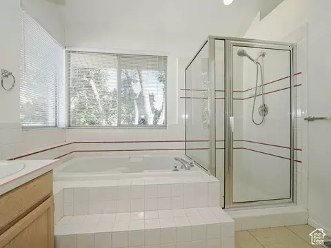 Bath - 2081 E Rainbow Point Dr, Holladay, UT 84124 photo 3 of 6