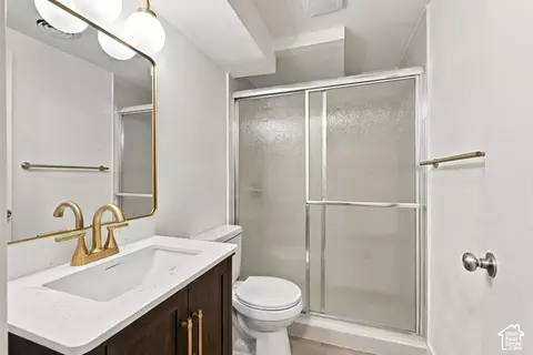 Bath - 596 W Anderson Ave, Murray, UT 84123 photo 2 of 3