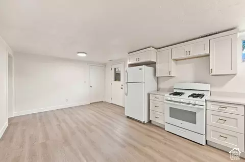 Kitchen - 596 W Anderson Ave, Murray, UT 84123 photo 3 of 3