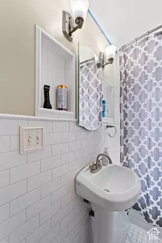 Bath - 467 E Vine St, Tooele, UT 84074 photo 2 of 3