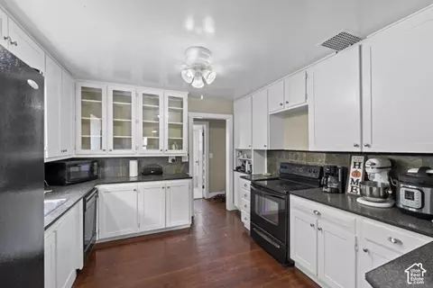 Kitchen - 467 E Vine St, Tooele, UT 84074 photo 2 of 3