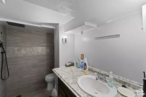 Bath - 467 E Vine St, Tooele, UT 84074 photo 3 of 3