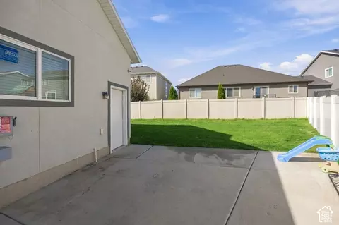 Exterior - 7287 N Clear Sky Ln, Eagle Mountain, UT 84005 photo 5 of 7