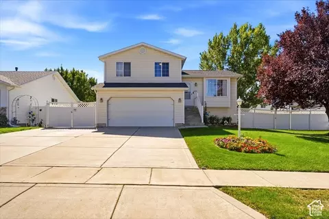 2089 W 1570 N, Clinton, UT 84015