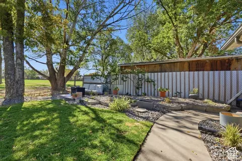 Exterior - 746 E Pontiac Dr, Murray, UT 84107 photo 5 of 11