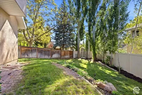 Exterior - 3980 S Dewcrest Cir E, Holladay, UT 84124 photo 4 of 5