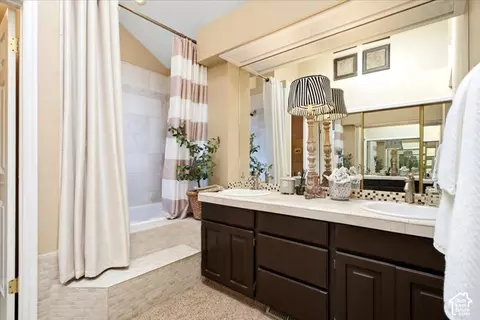 Bath - 3980 S Dewcrest Cir E, Holladay, UT 84124 photo 1 of 6