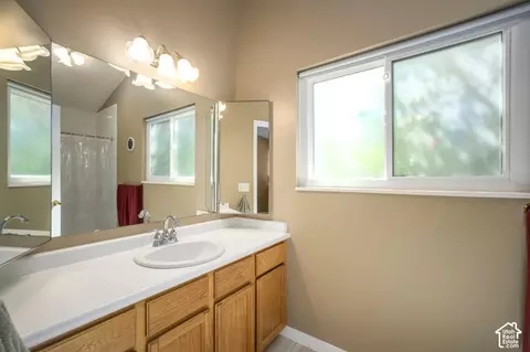 Bath - 260 E Ashbrook Cir, Midvale, UT 84047 photo 1 of 4