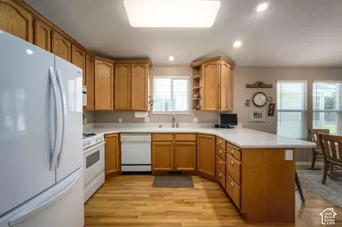Kitchen - 260 E Ashbrook Cir, Midvale, UT 84047 photo 1 of 2