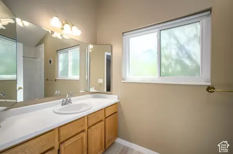 Bath - 260 E Ashbrook Cir, Midvale, UT 84047 photo 3 of 4