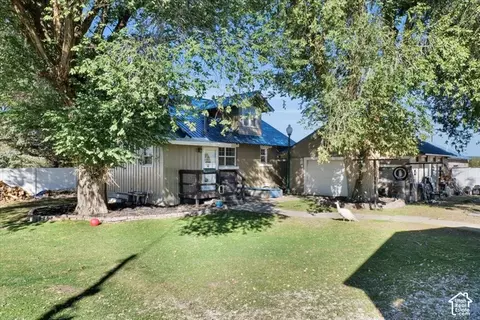 Exterior - 490 N State St, Mount Pleasant, UT 84647 photo 3 of 16