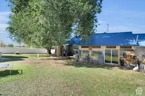 Exterior - 490 N State St, Mount Pleasant, UT 84647 photo 5 of 16