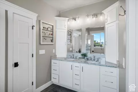 Bath - 541 E 8900 S, Paradise, UT 84328 photo 2 of 6