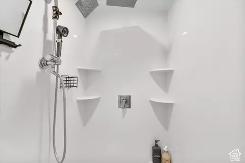 Bath - 541 E 8900 S, Paradise, UT 84328 photo 3 of 6