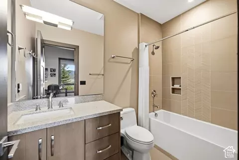 Bath - 1130 Pace Rd, Snyderville, UT 84098 photo 3 of 5