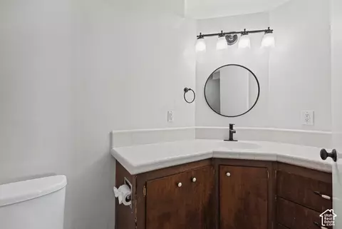Bath - 946 E Arlington Way S, Bountiful, UT 84010 photo 3 of 3