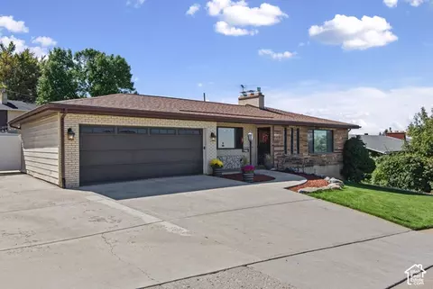 Exterior - 946 E Arlington Way S, Bountiful, UT 84010 photo 3 of 11