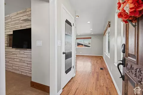 Entry Way - 946 E Arlington Way S, Bountiful, UT 84010 photo 1 of 2