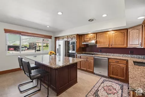 Kitchen - 946 E Arlington Way S, Bountiful, UT 84010 photo 4 of 4