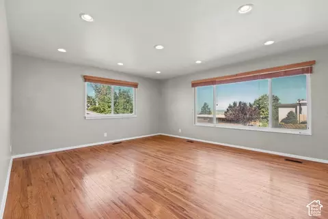 Living - 946 E Arlington Way S, Bountiful, UT 84010 photo 4 of 5