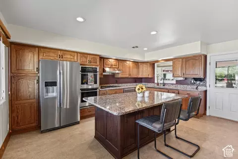 Kitchen - 946 E Arlington Way S, Bountiful, UT 84010 photo 1 of 4