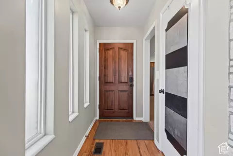 Entry Way - 946 E Arlington Way S, Bountiful, UT 84010 photo 2 of 2