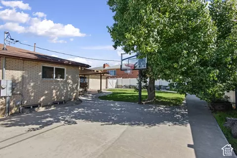 Exterior - 946 E Arlington Way S, Bountiful, UT 84010 photo 8 of 11