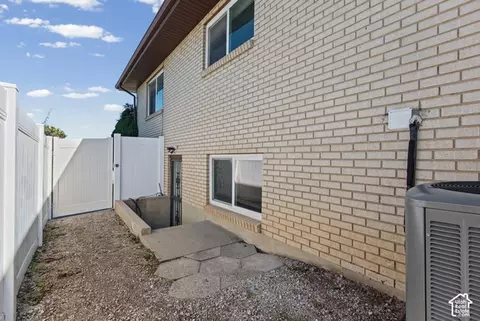 Exterior - 946 E Arlington Way S, Bountiful, UT 84010 photo 9 of 11