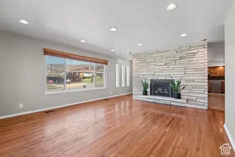Living - 946 E Arlington Way S, Bountiful, UT 84010 photo 3 of 5