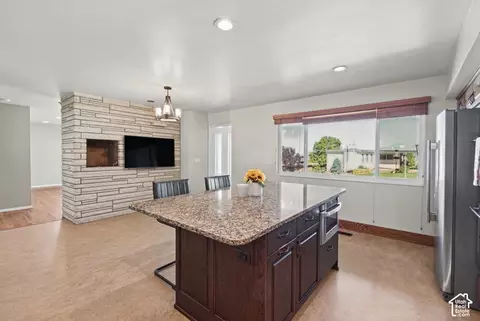 Kitchen - 946 E Arlington Way S, Bountiful, UT 84010 photo 3 of 4