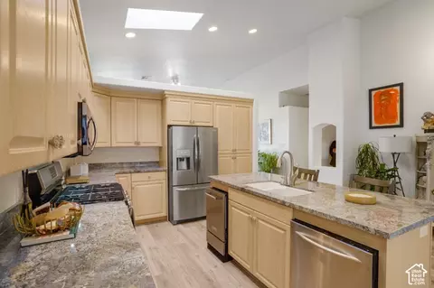 Kitchen - 23 N Shadow Dr, Washington, UT 84780 photo 4 of 5