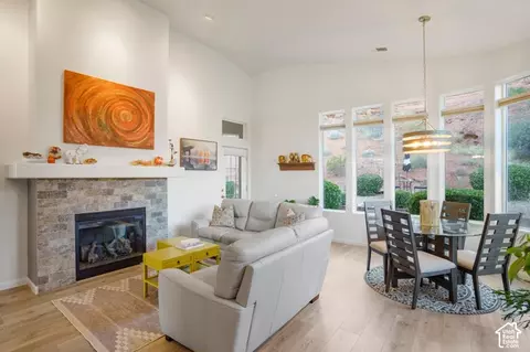 Living - 23 N Shadow Dr, Washington, UT 84780 photo 4 of 5