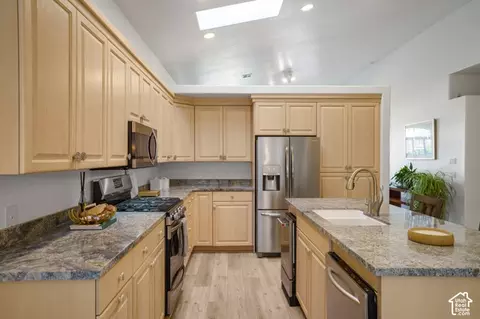 Kitchen - 23 N Shadow Dr, Washington, UT 84780 photo 3 of 5