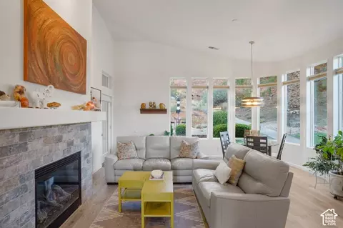 Living - 23 N Shadow Dr, Washington, UT 84780 photo 3 of 5