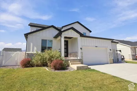 Exterior - 7939 N Seattle Slew Rd, Eagle Mountain, UT 84005 photo 5 of 10