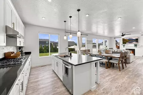 Kitchen - 7939 N Seattle Slew Rd, Eagle Mountain, UT 84005 photo 3 of 4