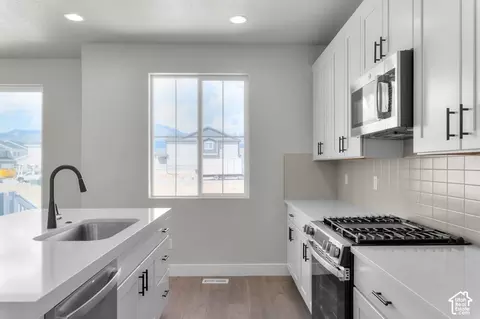 Kitchen - 6759 N Desert Crk, Eagle Mountain, UT 84005 photo 2 of 2