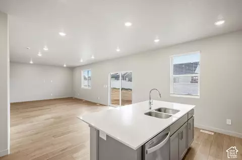 Living - 918 E Cody St #6117, Eagle Mountain, UT 84005 photo 4 of 7