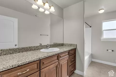Bath - 4689 N Conestoga Way, Eagle Mountain, UT 84005 photo 3 of 4