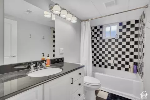 Bath - 2505 E Robidoux Rd, Sandy, UT 84093 photo 2 of 3