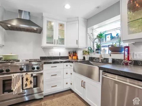 Kitchen - 2505 E Robidoux Rd, Sandy, UT 84093 photo 6 of 7