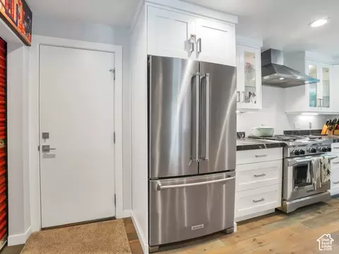 Kitchen - 2505 E Robidoux Rd, Sandy, UT 84093 photo 7 of 7