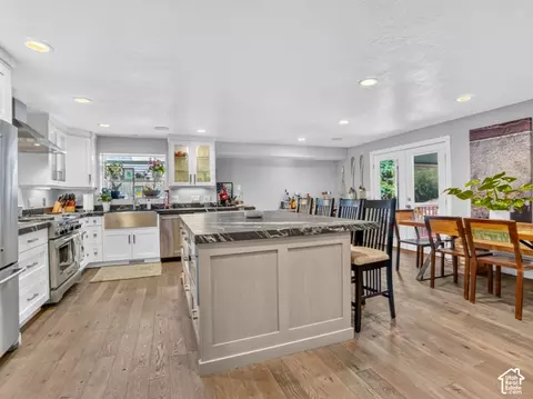 Kitchen - 2505 E Robidoux Rd, Sandy, UT 84093 photo 5 of 7